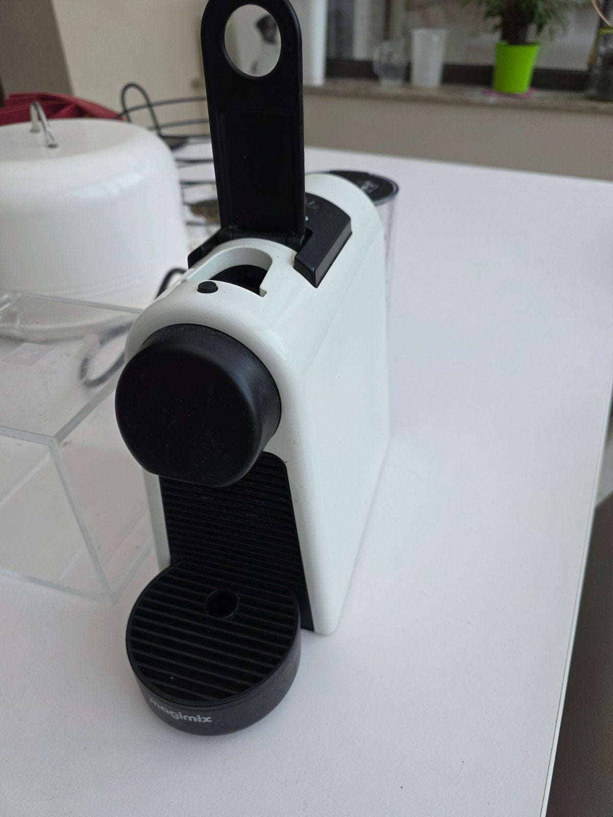 Nespresso mini koffiemachine, Elektronische apparatuur, Ophalen, Koffiemachine, Koffiepads en cups, Afneembaar waterreservoir