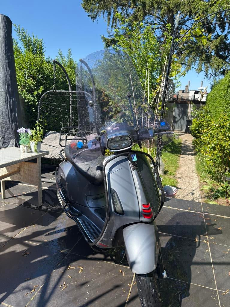 Vespa sprint, Fietsen en Brommers, Ophalen, Overige modellen, Klasse A (25 km/u), Zo goed als nieuw
