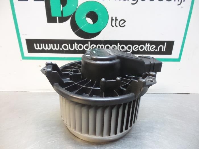 Moteur de ventilation chauffage d'un Suzuki Swift (Swift 05-, -, 3 mois de garantie, Utilisé, -