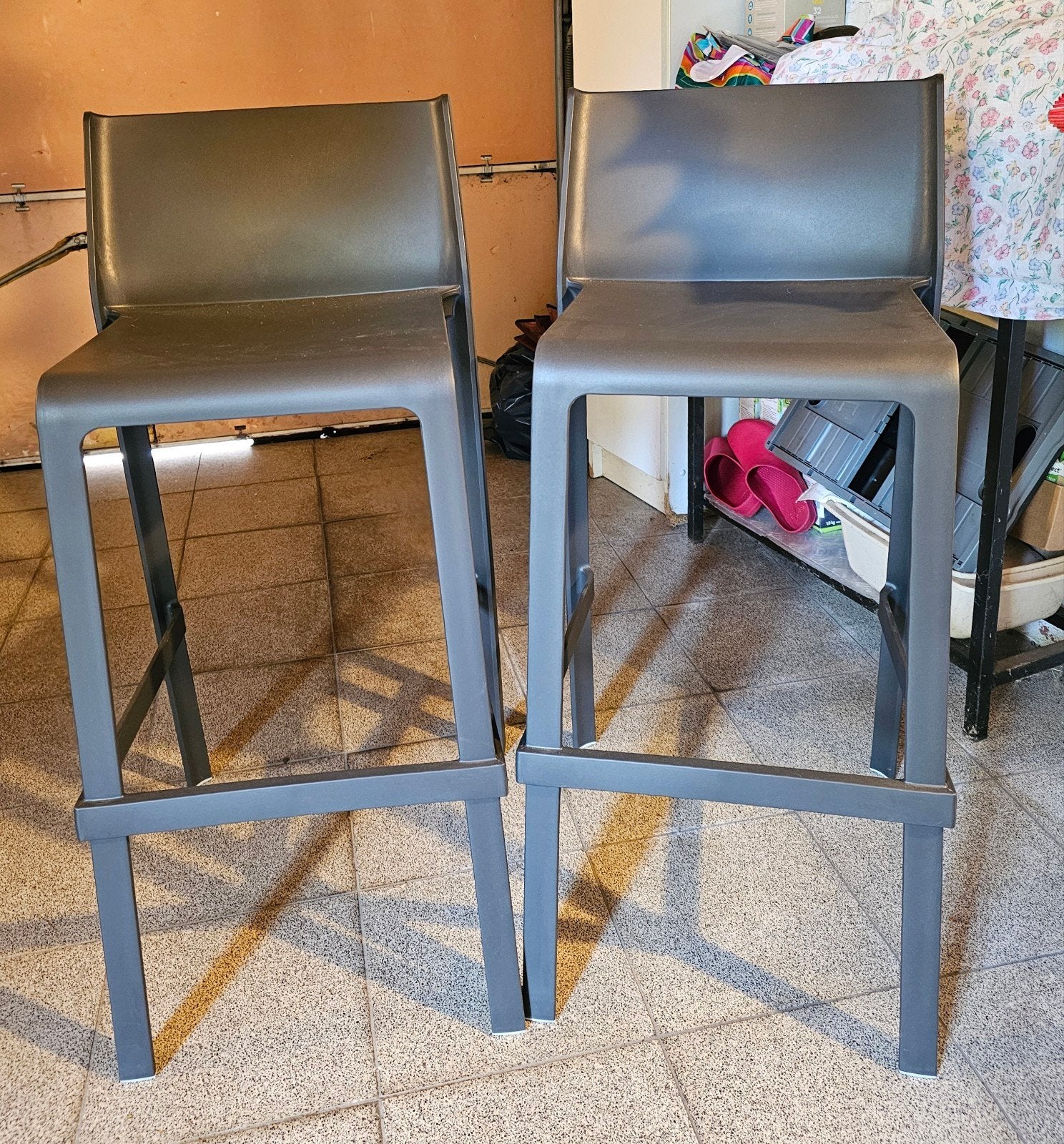 2 Chaises hautes Ixina – Gris anthracite – État neuf, Enlèvement