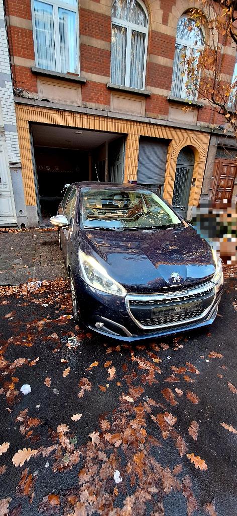 Peugeot 208 1.2cc volautomatische transmissie 8450 eur, Auto's, Peugeot, Particulier, 360° camera, ABS, Achteruitrijcamera, Adaptieve lichten