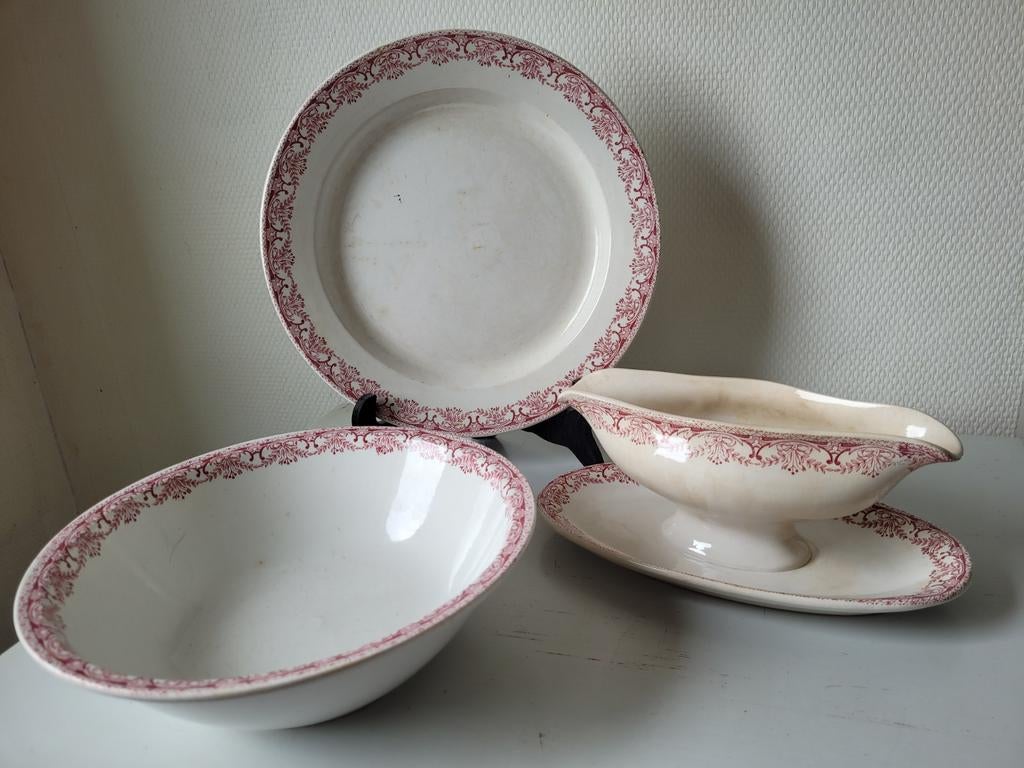 Ensemble  vaisselle  porcelaine  de Nimy, Enlèvement ou Envoi