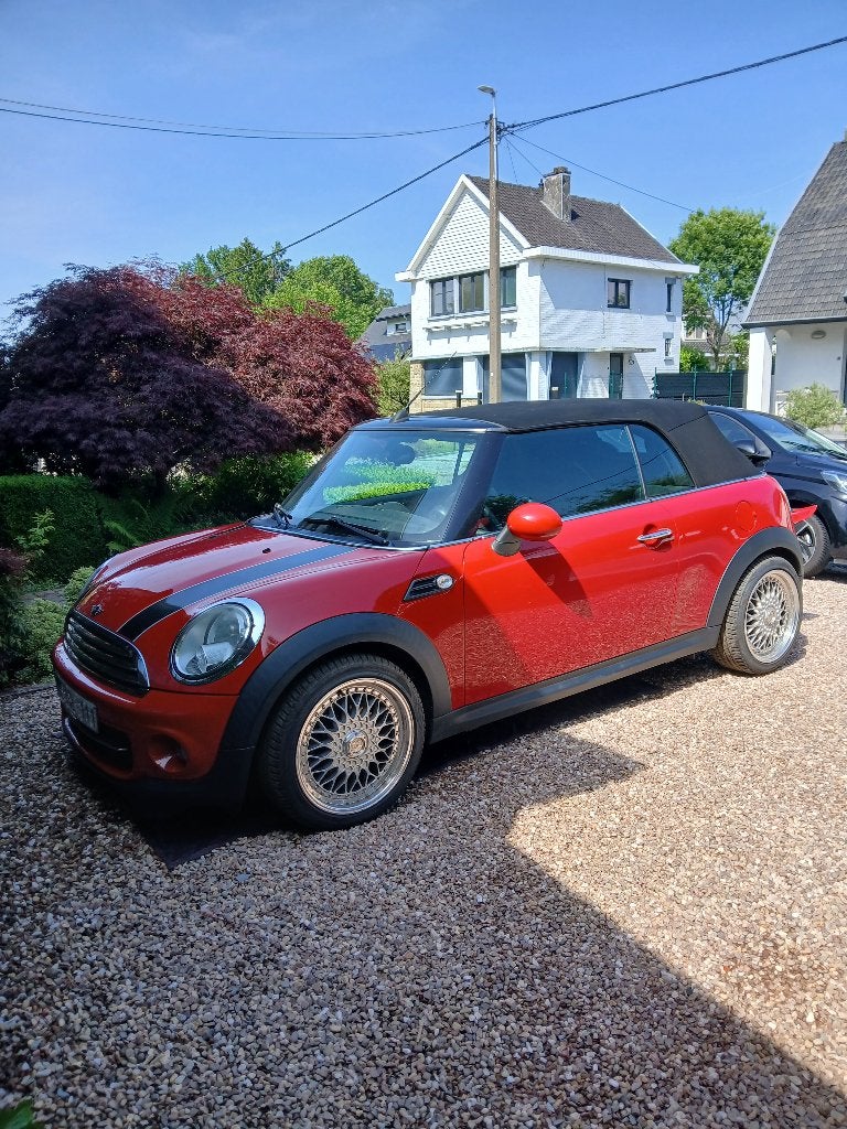 MINI COOPER CABRIOLET ROUGE A VENDRE, Auto's, Mini, Voorwielaandrijving, 4 cilinders, Leder en Stof, Overige kleuren