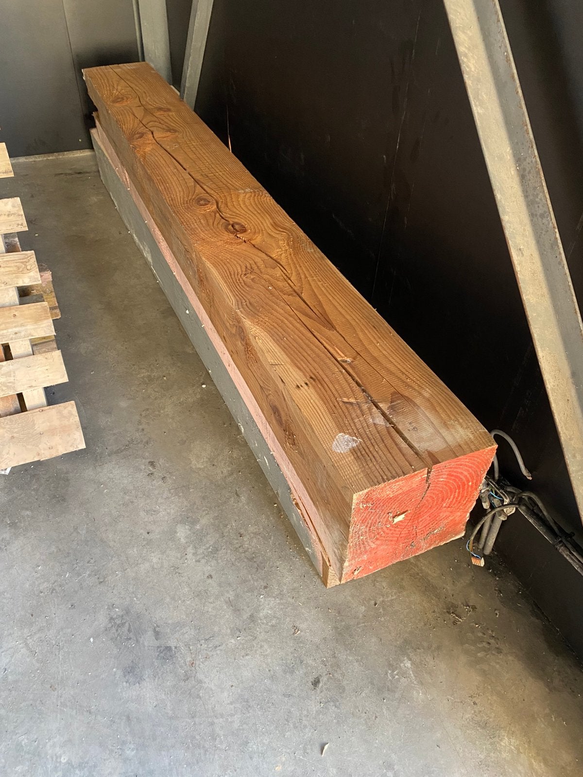 2 poteaux et poutres de support en bois Douglas, Jardin & Terrasse, Poteaux, Poutres & Planches, Comme neuf, Poutres, Enlèvement