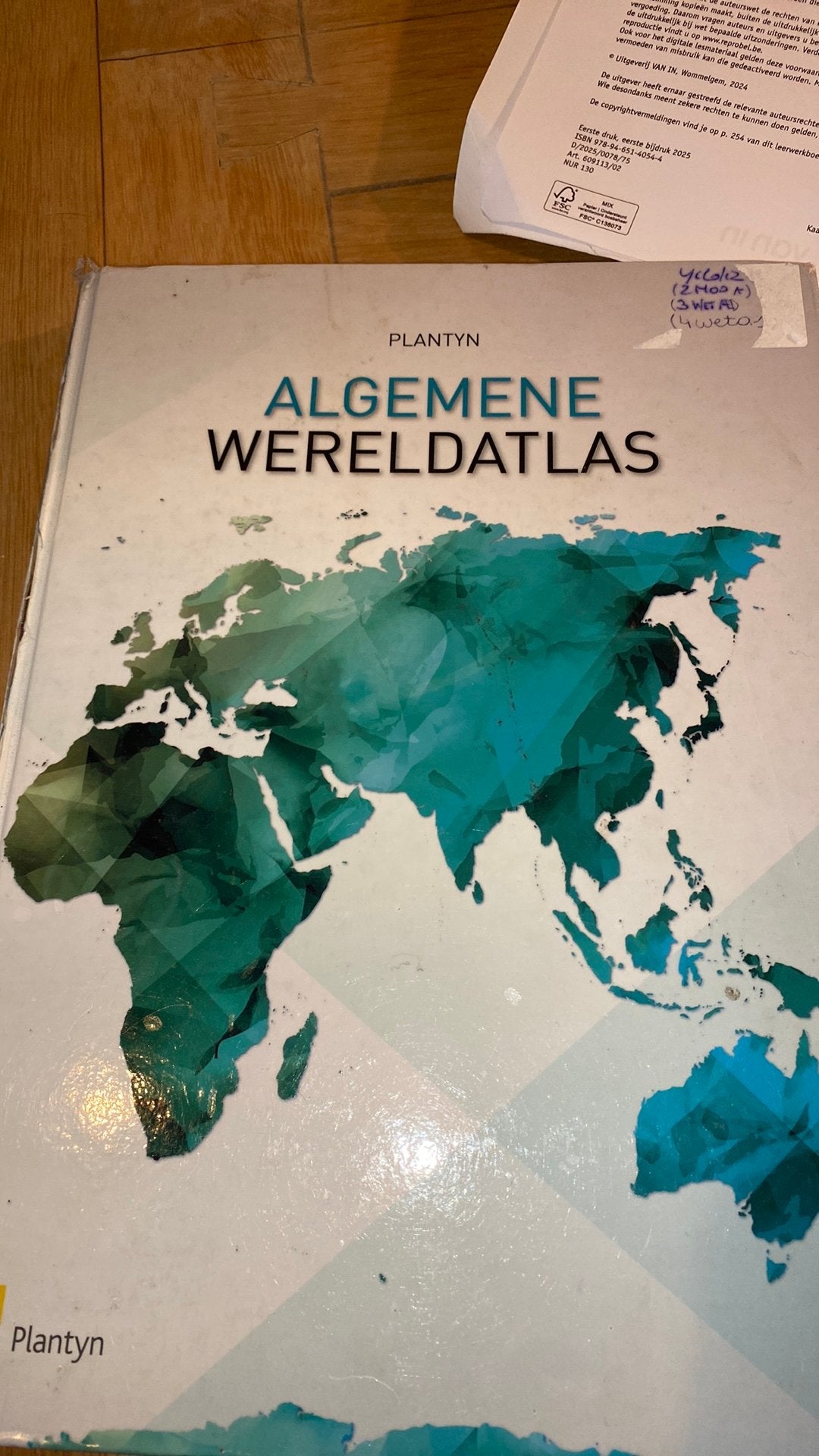 Plantyn Algemene wereldatlas 2017, Boeken, Atlassen en Landkaarten, Gelezen, Overige atlassen, Ophalen of Verzenden, Wereld