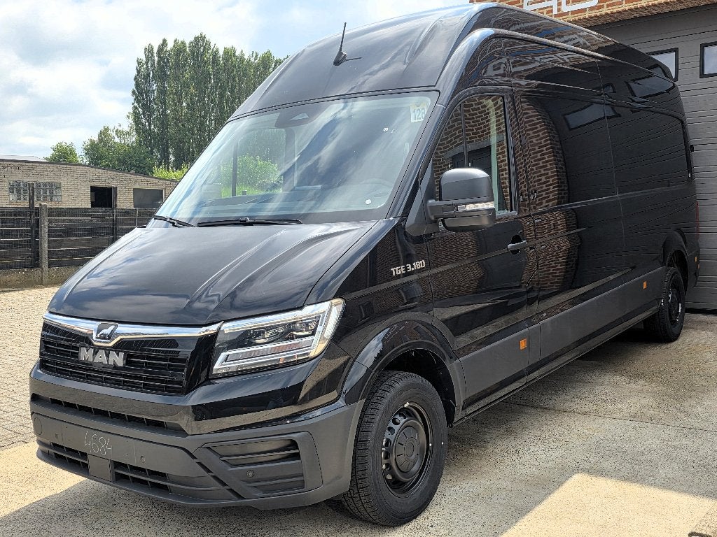 MAN TGE 3.180 - NIEUW 0KM 2026 - Camper Basis - DSG Automaat, Auto's, Bestelwagens en Lichte vracht, Stof, MAN, Zwart, Bedrijf
