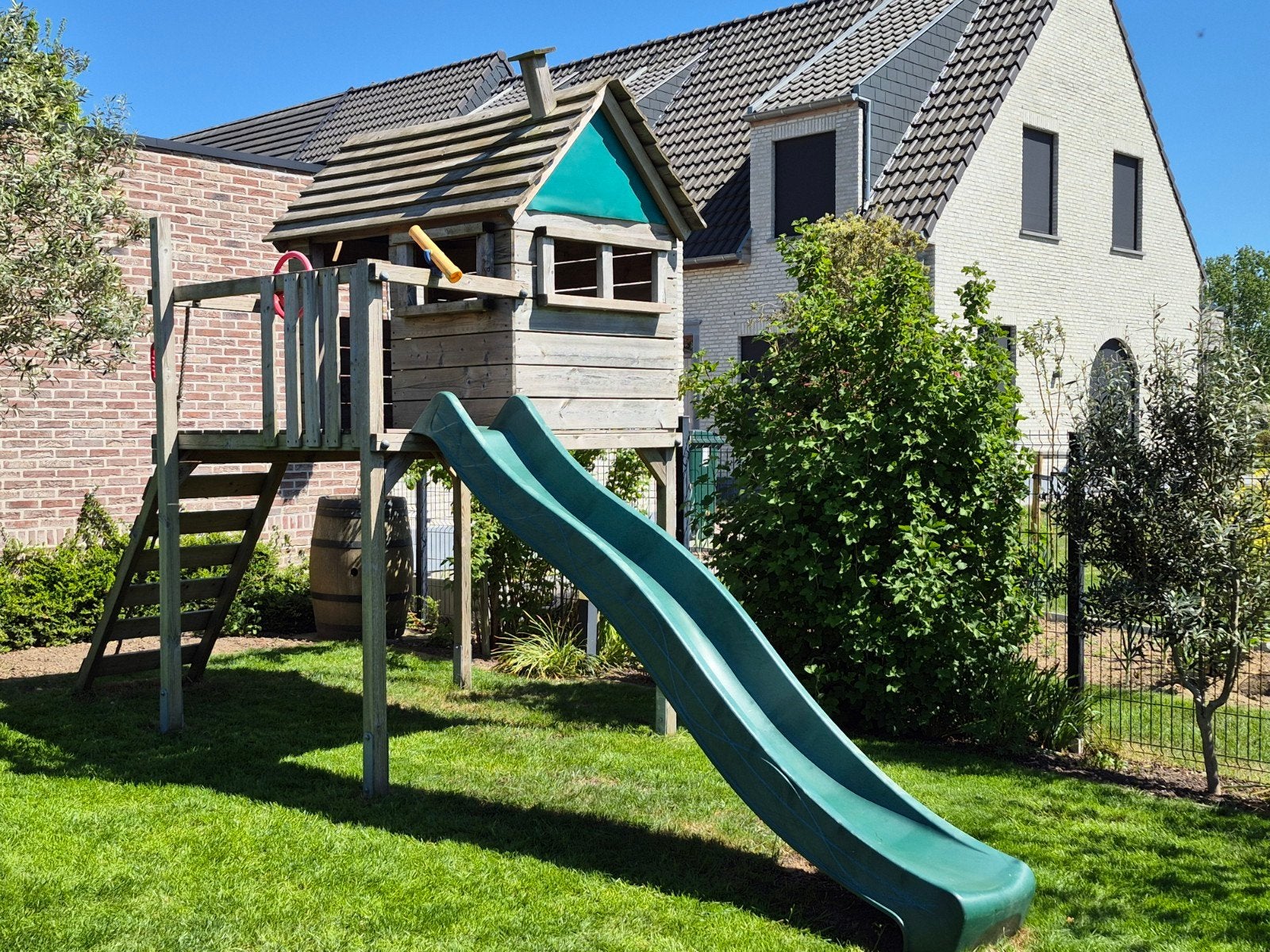Houten speelhuisje met glijbaan, Ophalen, Glijbaan