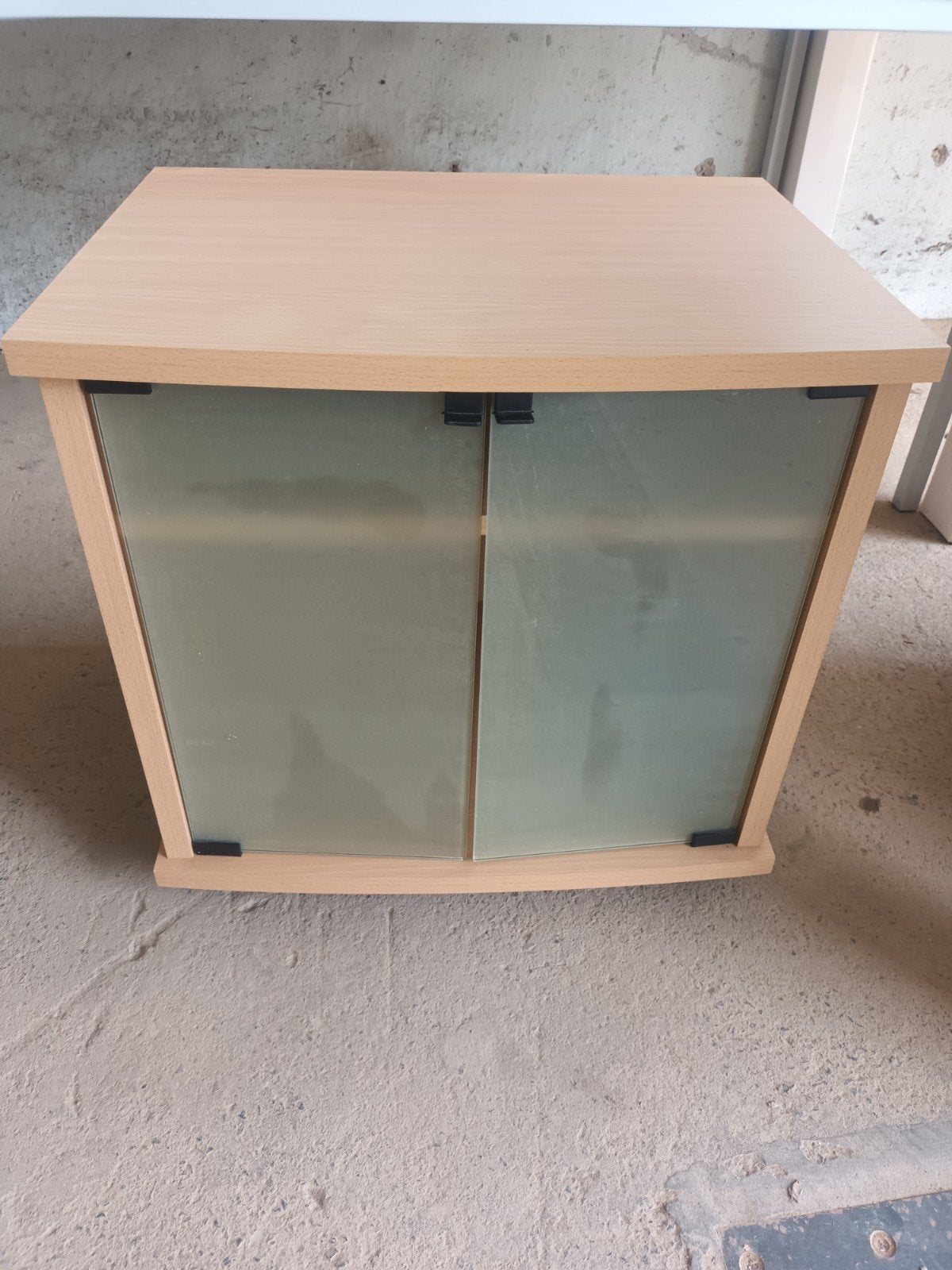 Kast met glazen deuren op wielen, Huis en Inrichting, Ophalen, ###, #€#, ###