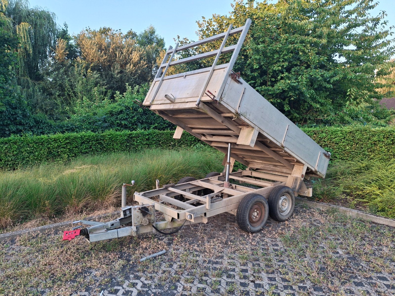 Kip aanhangwagen 3000 x 1800, 2000kg (manuele bediening), Ophalen