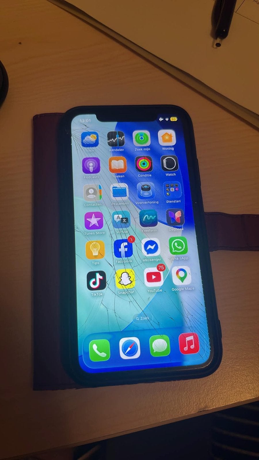 L'écran de l'iPhone 11 est fissuré mais fonctionne toujours, 128 GB, Enlèvement, Sans abonnement, Sans simlock