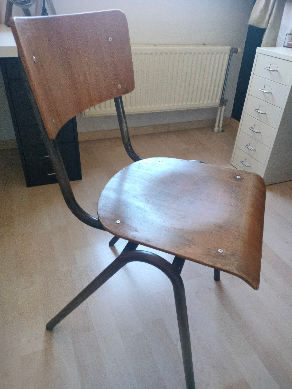 2 oude schoolstoelen, Ophalen, Gebruikt