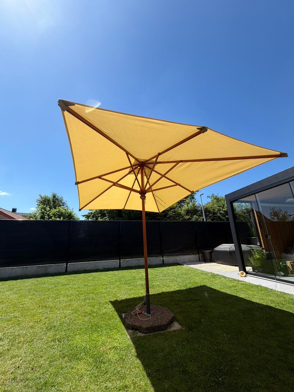 Houten designer parasol, Tuin en Terras, Ophalen, Zo goed als nieuw