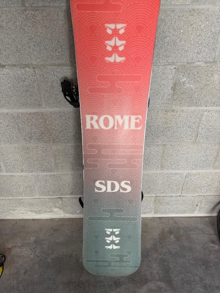 Snowboard Rome Royal + bindingen, Enlèvement, Comme neuf, Planche