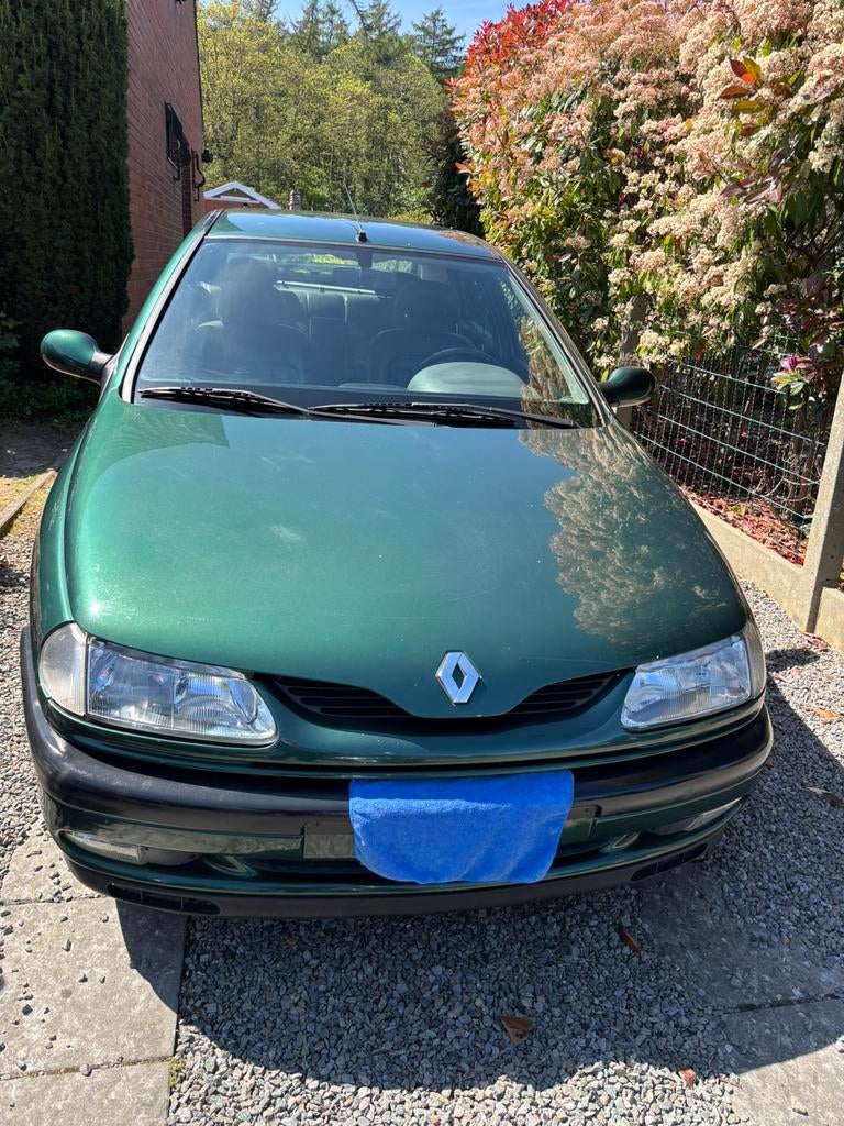 Renault Laguna 3,0 6V 1994 old plus Lancia 1977 beta, Auto's, Renault, Particulier, Laguna, Radio, Benzine, Ophalen