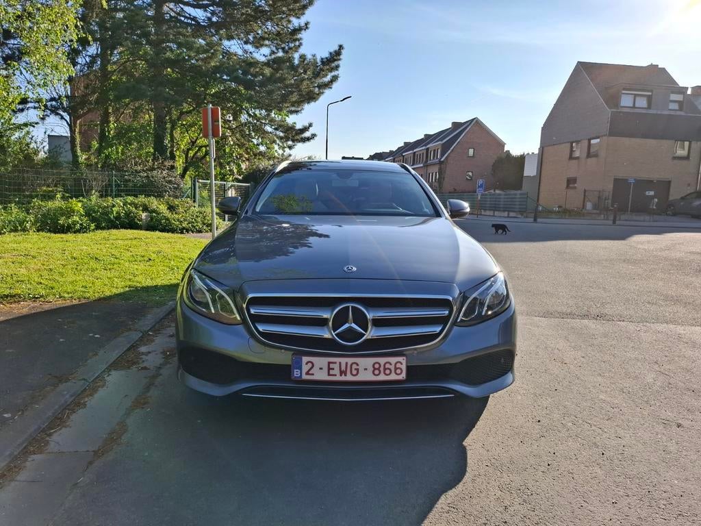 MERCEDES E200 《TOIT PANO》《HISTORIQUE ENTRETIEN COMPLET》, Auto's, Mercedes-Benz, Particulier, Te koop, Android Auto