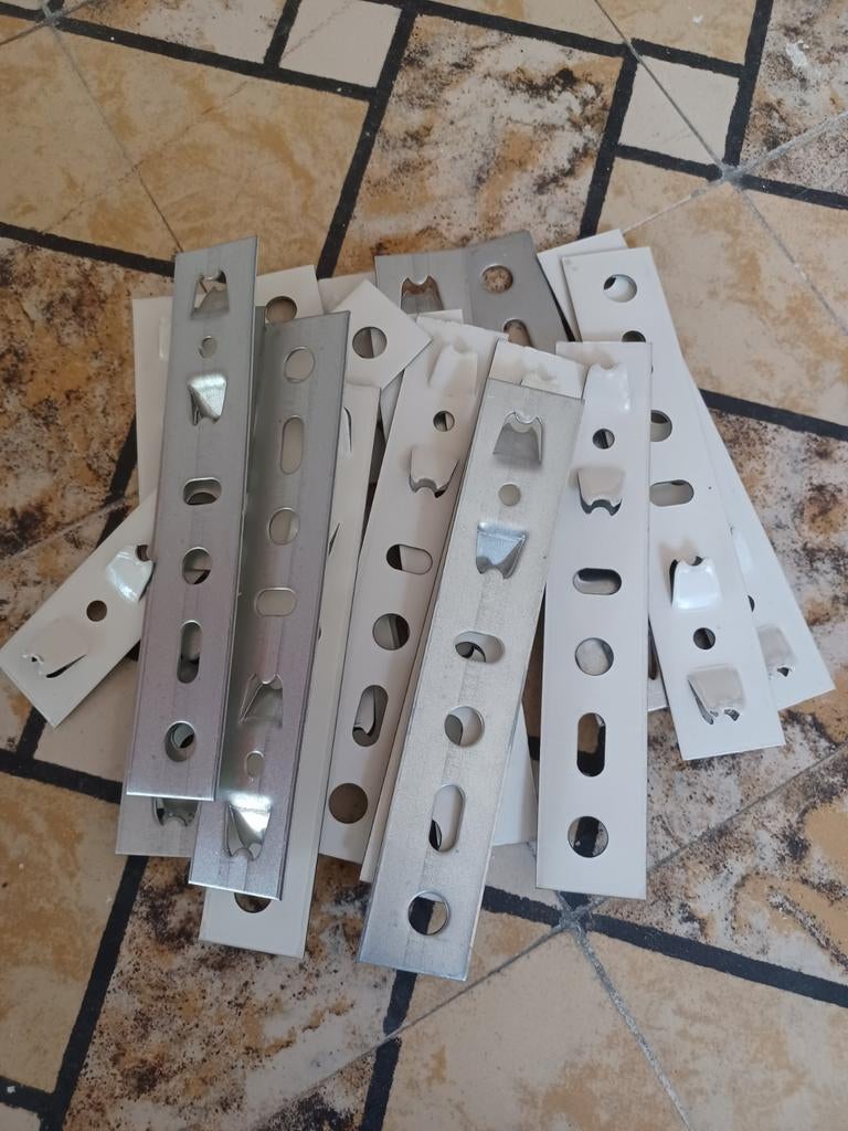 Lot van 17 nieuwe raamankers, voor PVC en aluminium, Ophalen of Verzenden