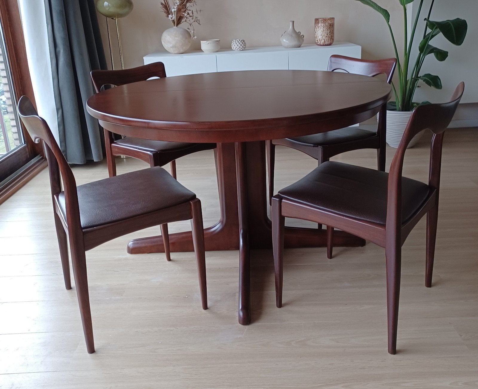 Prachtige vintage eettafel met stoelen te koop, Ophalen