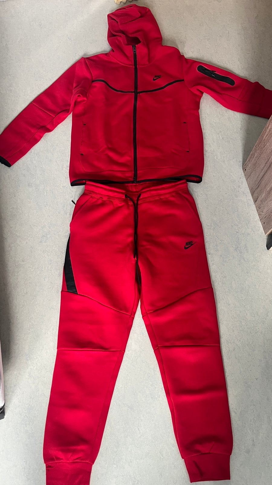 Red OG nike tech, Ophalen, Zo goed als nieuw, Rood