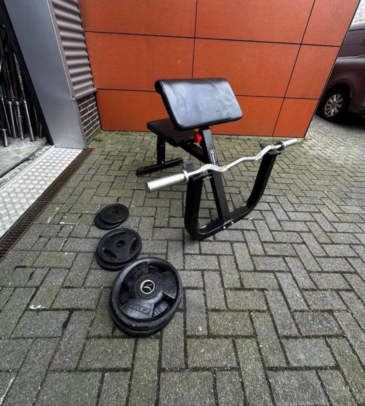 Biceps Bankje , Ezstang ,35kg aan Gewichten, Ophalen, Gebruikt