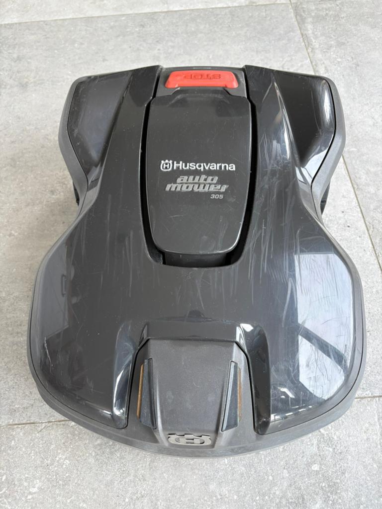 Robot tondeuse Automower 305, Enlèvement, Utilisé, Husqvarna, Contrôlable via l'application
