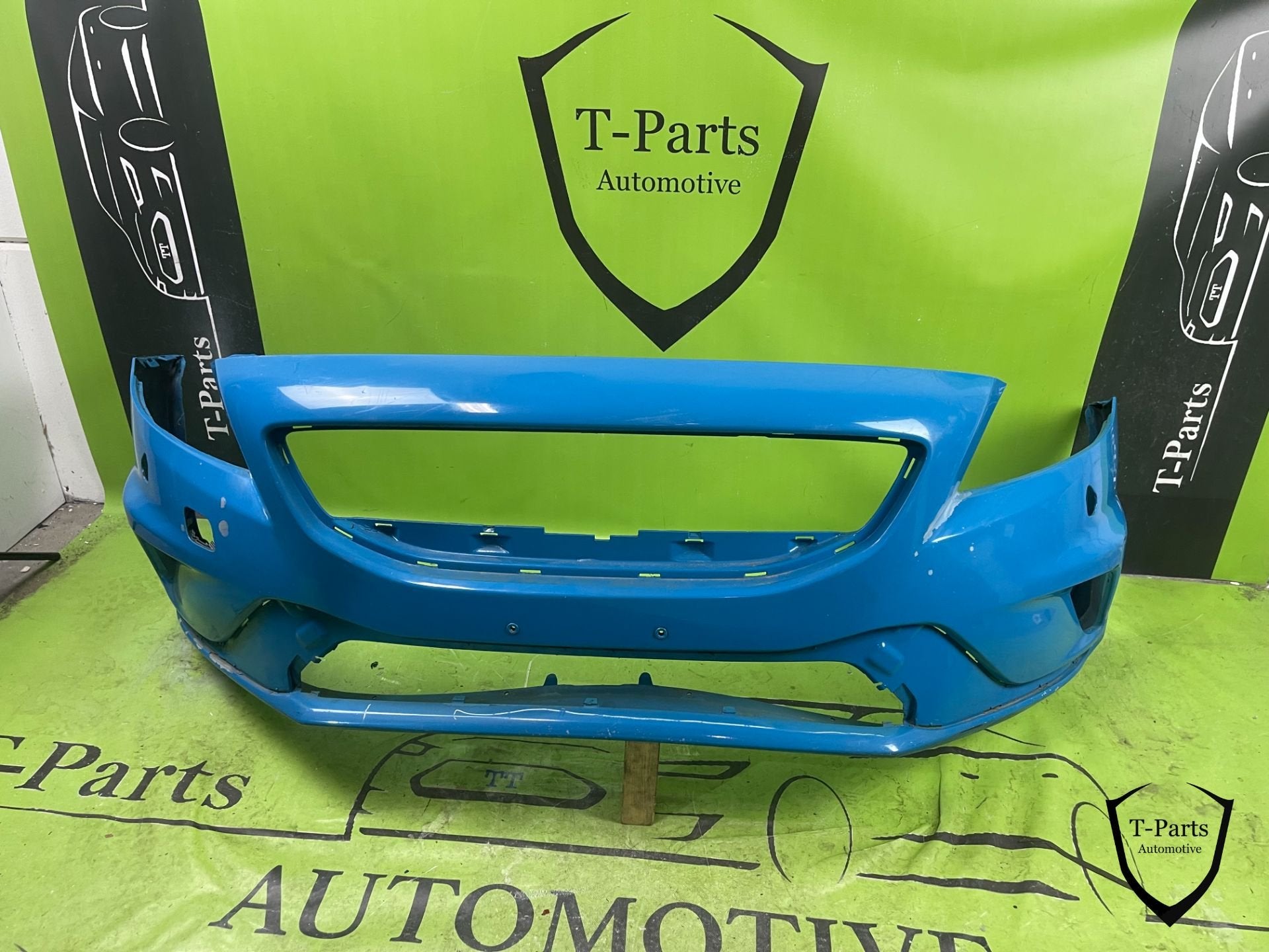 volvo v40 voorbumepr bumper R design, Info@fabrikant.eu, Volvo, Bumper, Fabrikantstraat 1
1000 AA  Amsterdam
