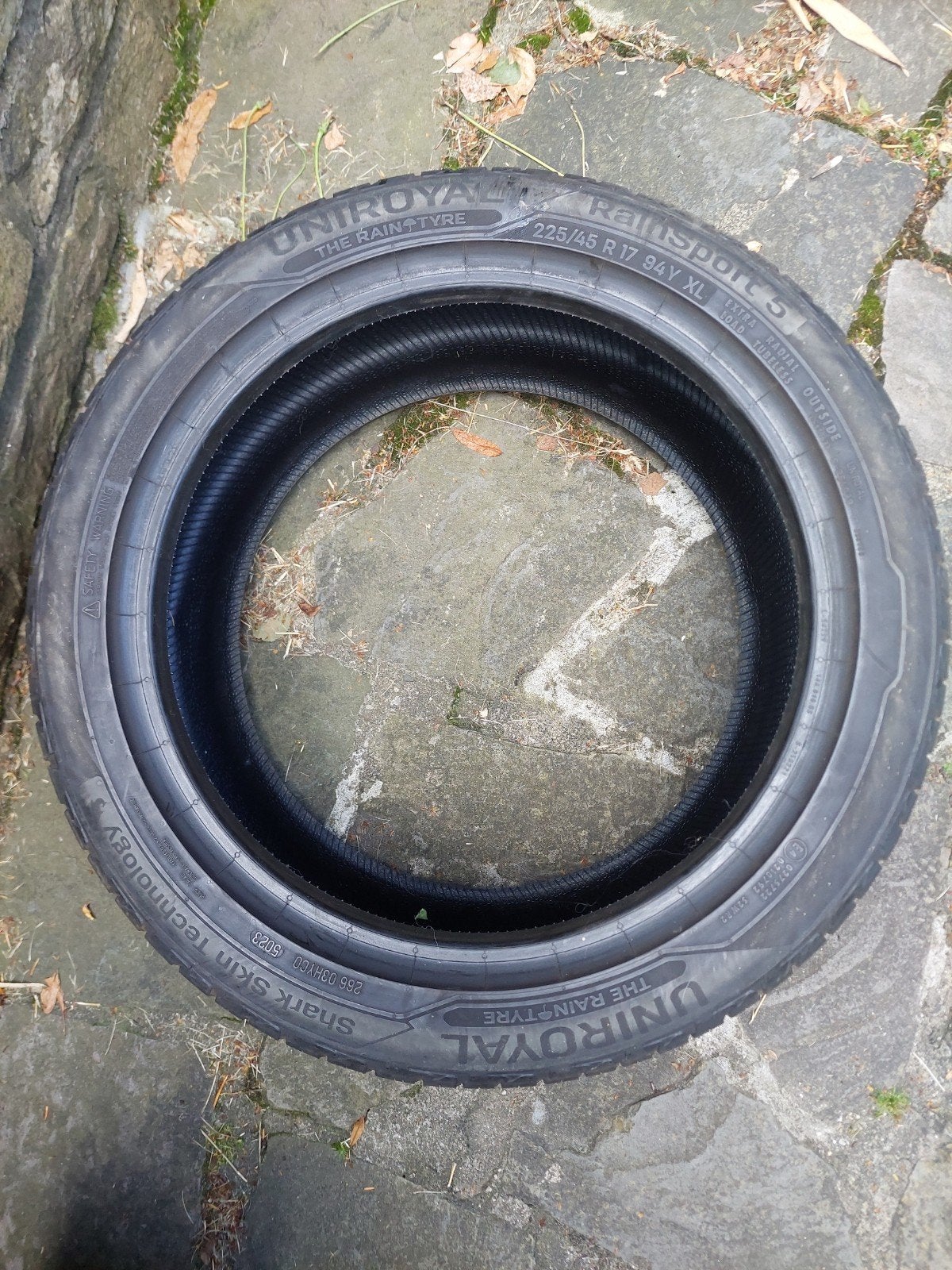 Pneu été quasi-neuf 225/45 R17 94Y XL, Autos : Pièces & Accessoires, Autres pièces automobiles, Enlèvement, Toyota