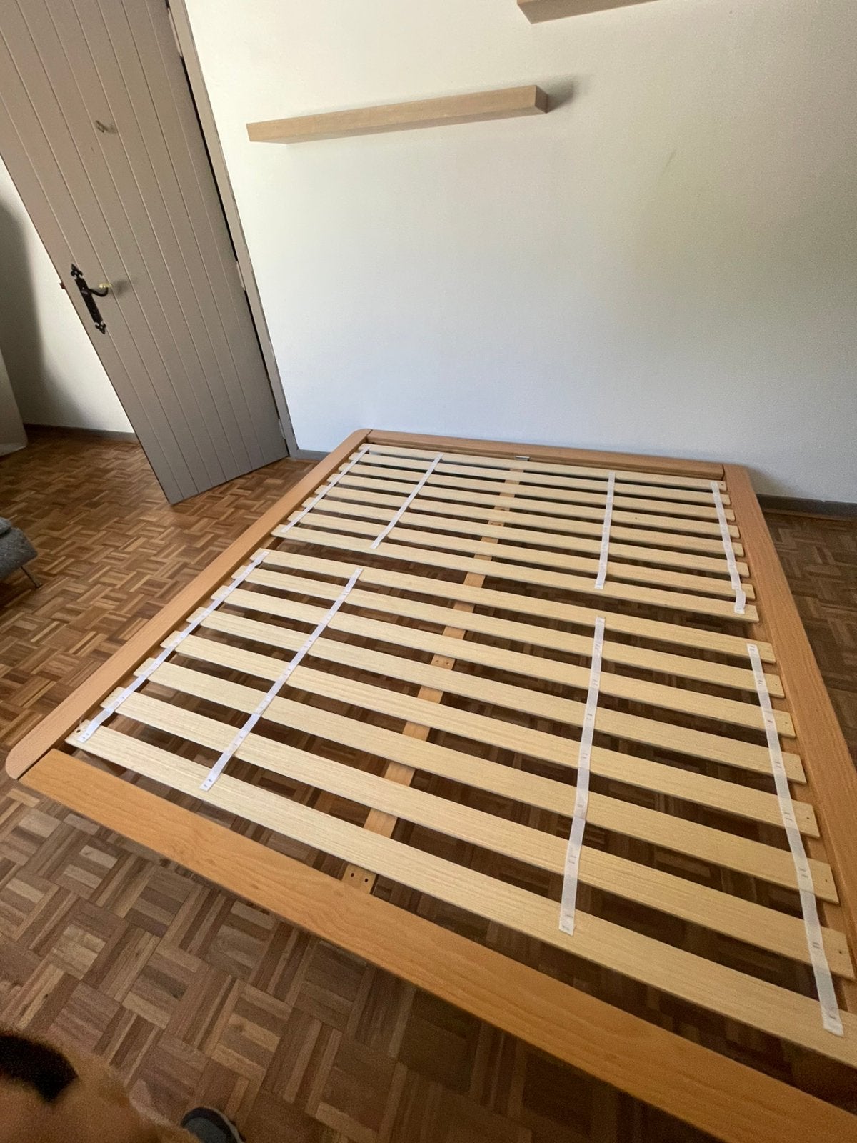 Cadre de lit en bois (FONK) 200x220 avec sommier à lattes, Scandinavisch, Comme neuf, Brun, Enlèvement