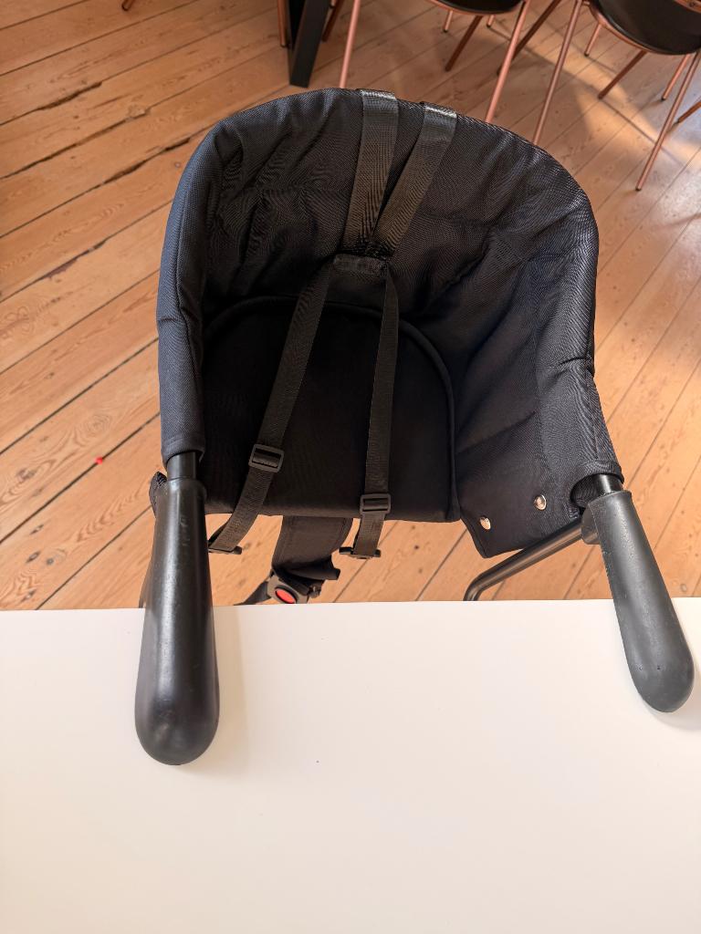 Hangend en opvouwbaar kinderzitje, Kinderen en Baby's, Kinderstoelen, Ophalen, Zo goed als nieuw, Hangstoel, Gordel(s)