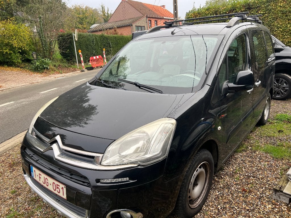 Citroen berlingo gezinswagen met trekhaak en portbagage, Voorwielaandrijving, Stof, 4 cilinders, Zwart