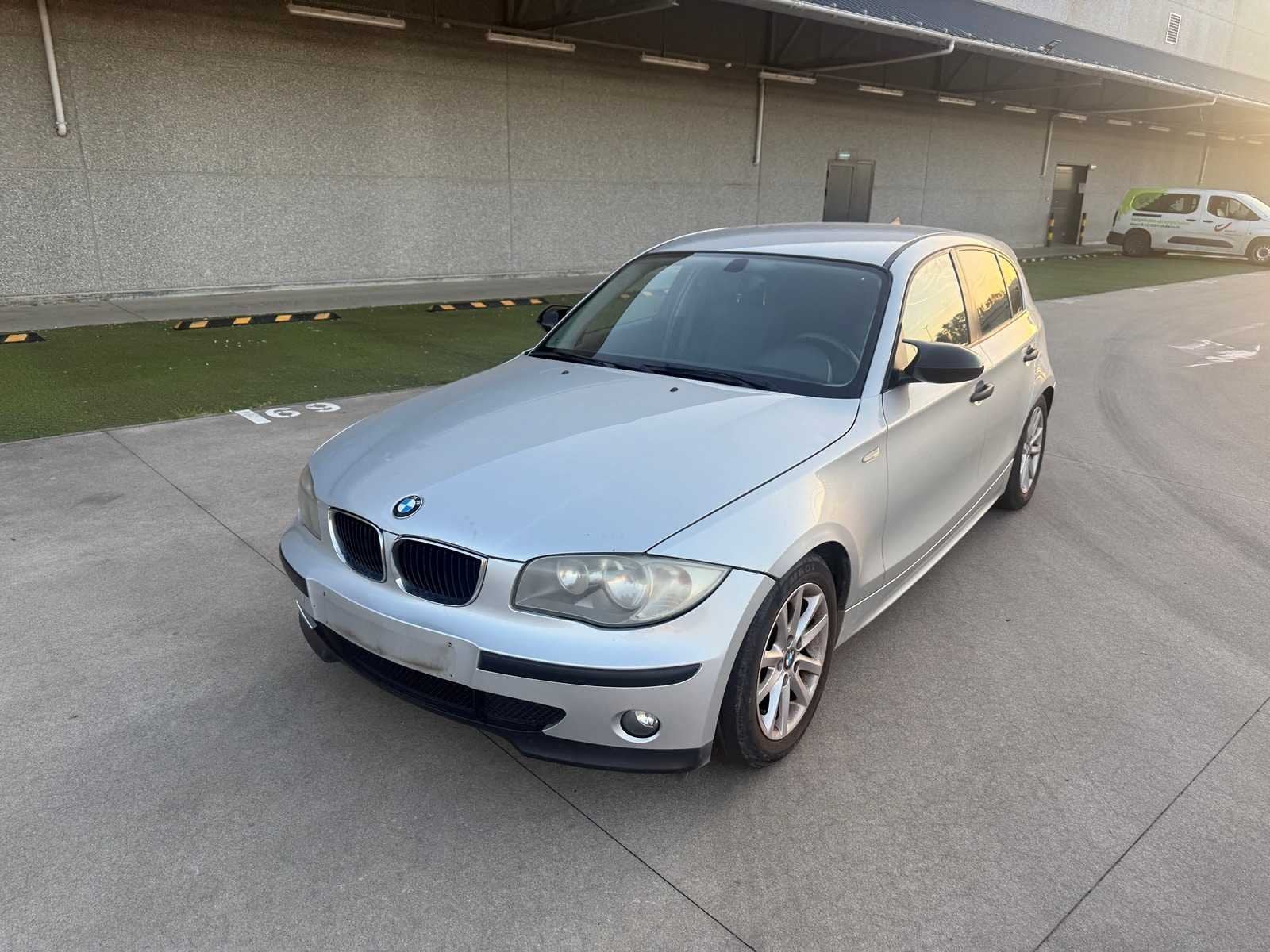 BMW - 2006 - 118 - - Personenauto, Auto's, BMW, 1 Reeks, Gebruikt, Bedrijf, Handgeschakeld