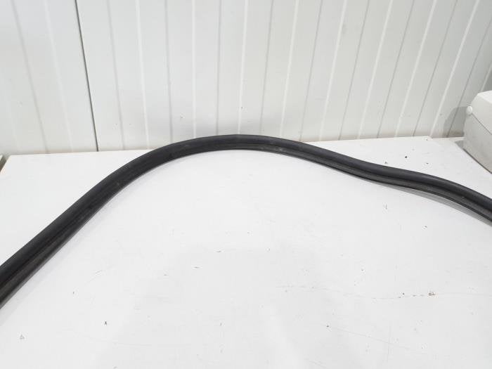 Motorkaprubber van een Audi A3, Gebruikt, -, -, -