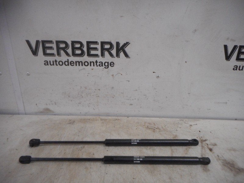 VERIN A GAZ ENSEMBLE ARRIÈRE Ford Focus 2 C+C, Henry-Ford-Straße  1
50735  Köln, DE, Ford-Werke GmbH, Kunden@ford.com, Ford