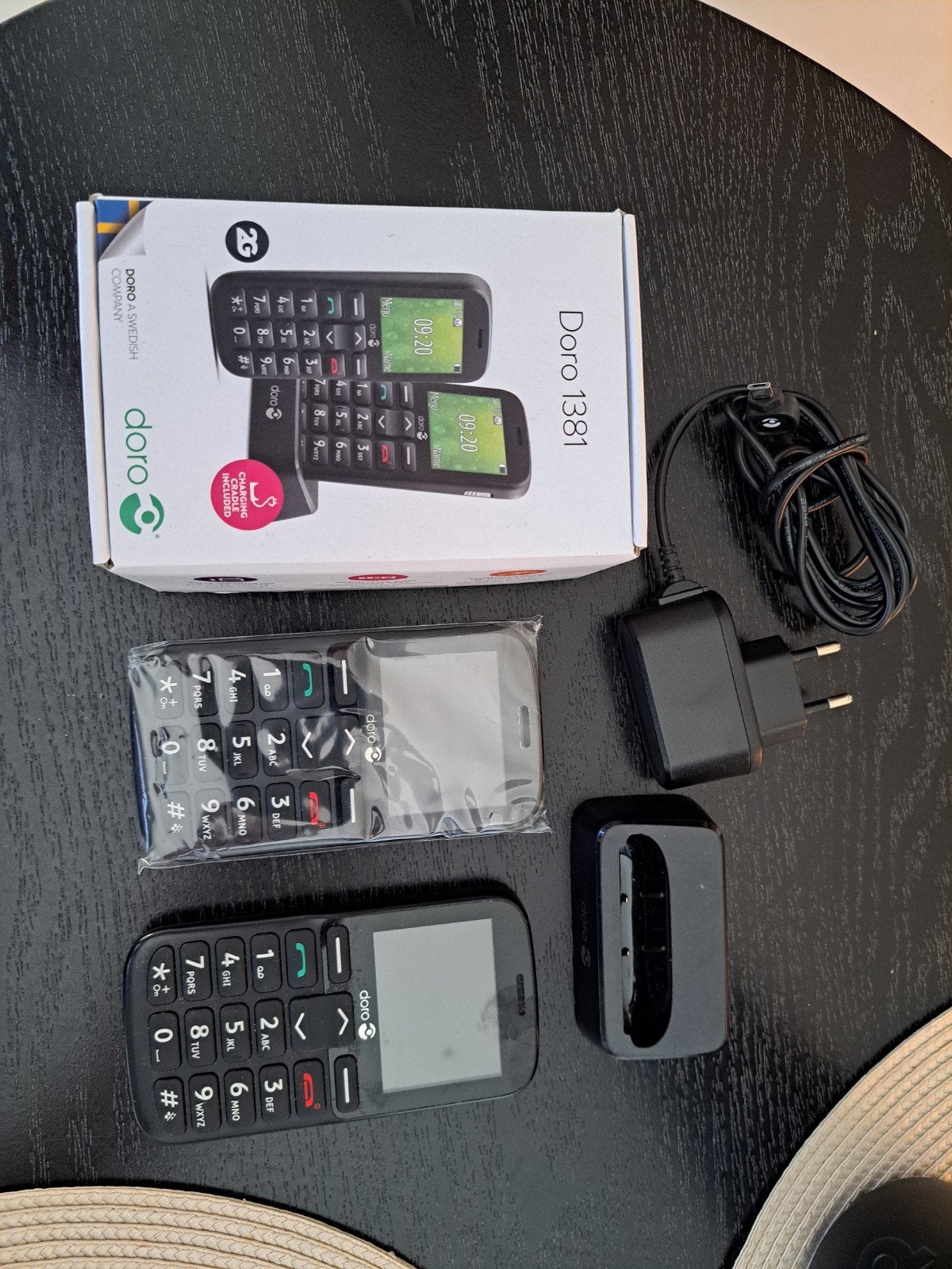 Doro 1381 - 2 stuks, Ophalen of Verzenden, Minder dan 3 megapixel, Zwart