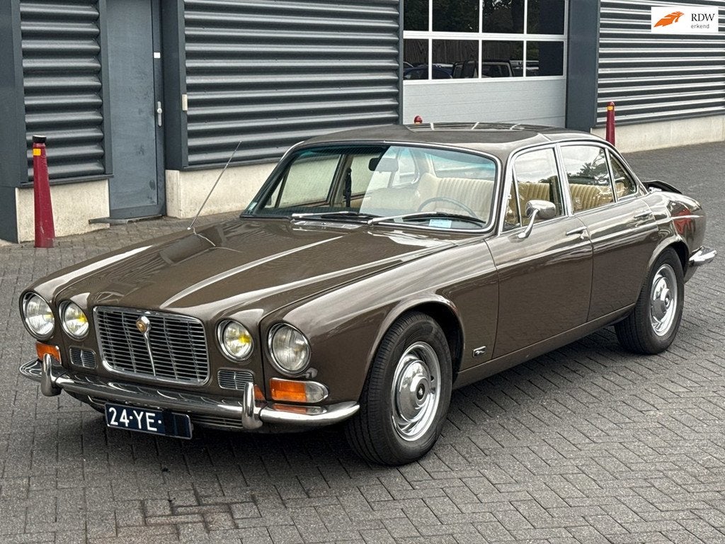 Jaguar XJ6 4,2, Auto's, Oldtimers, Bedrijf, Te koop, Elektrische ramen, Lederen bekleding, Lichtmetalen velgen, Mistlampen, Jaguar