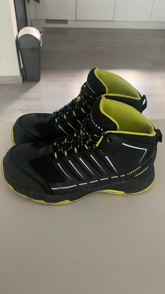 Nieuwe werkschoenen,paar keer aangedaan. Maatje te klein!!!, Ophalen, Zo goed als nieuw