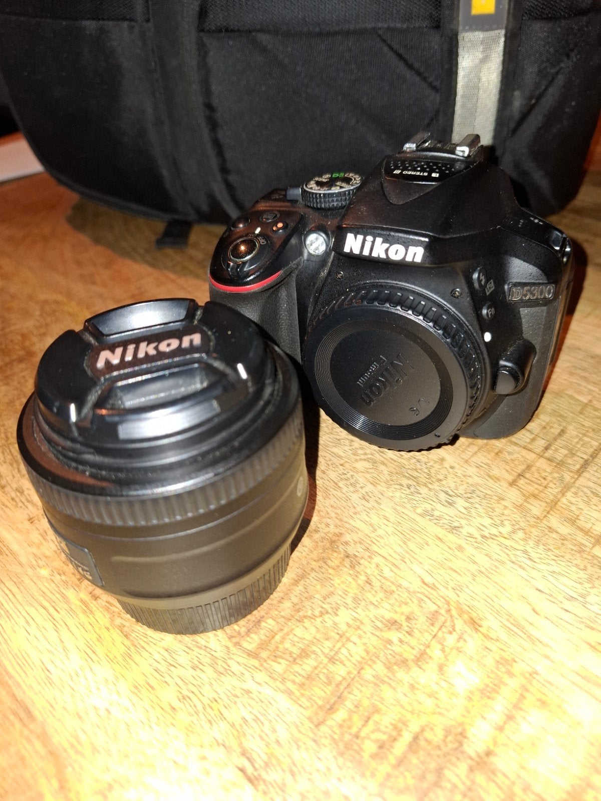 Nikon D5300 + objectif à focale fixe 35 mm 1,8, Enlèvement, Pare-soleil, Nikon
