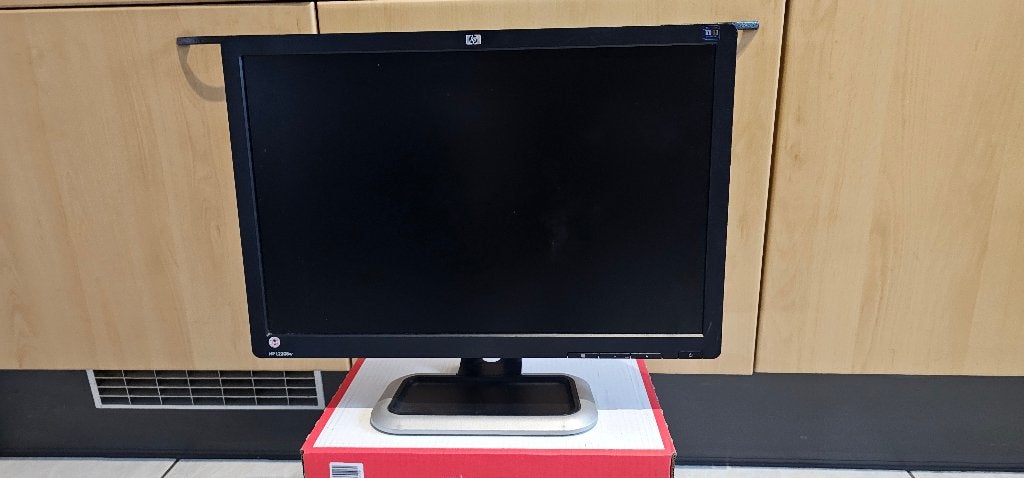 Scherm HP L2208w, Computers en Software, Ophalen, Gebruikt, VGA
