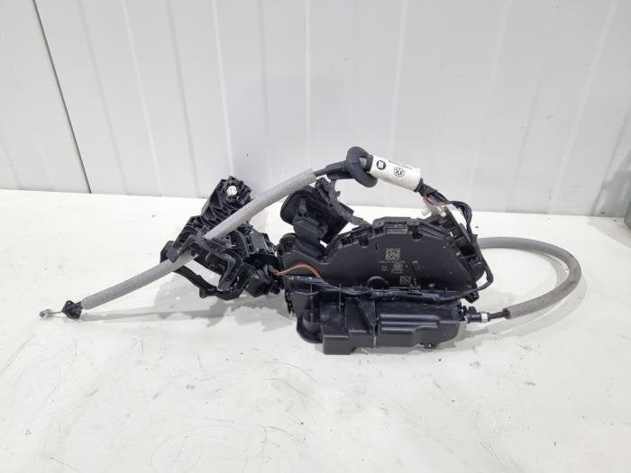 Serrure portière mécanique 4portes arrière droite d'un Vo, Volkswagen, -, 3 mois de garantie, Utilisé