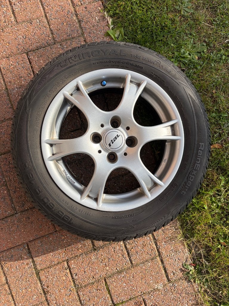 Jantes en aluminium 4 Rial avec pneus Uniroyal RainExpert, Autos : Pièces & Accessoires, Enlèvement, Utilisé