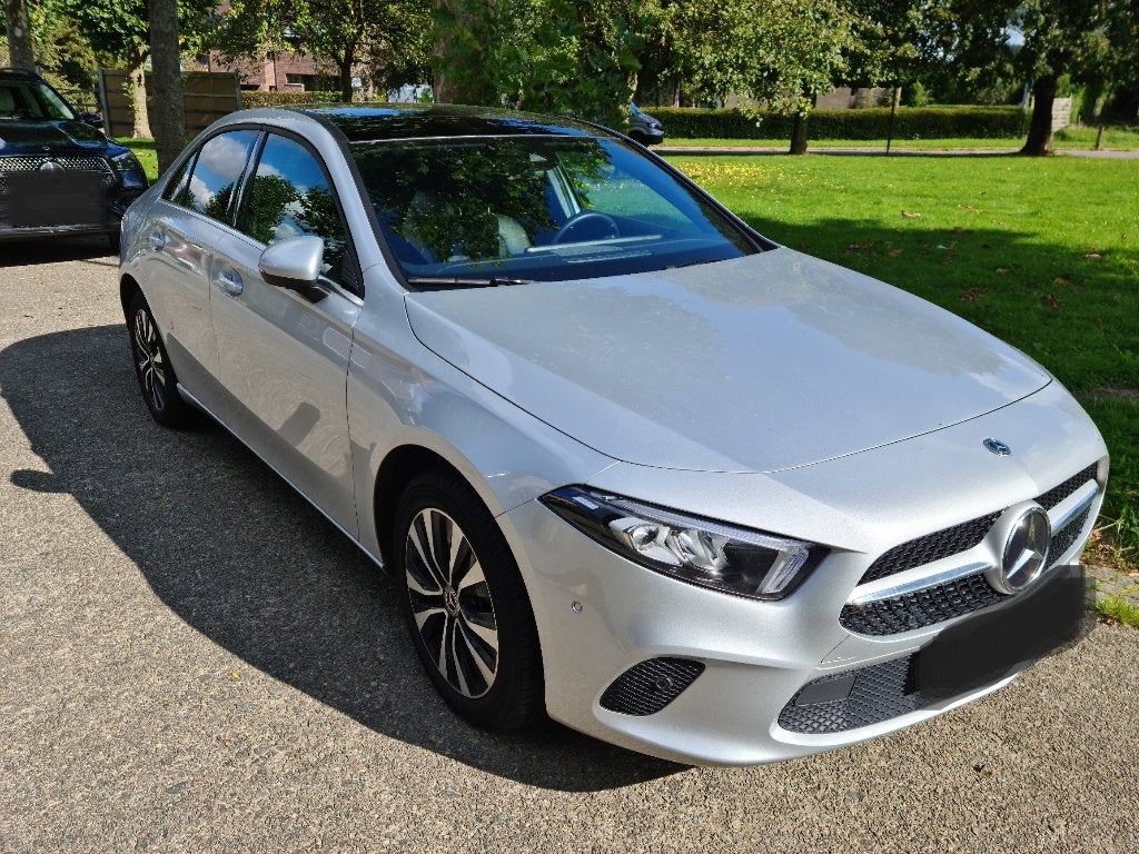 Mercedes-Benz A250e Berline Business Solution, Auto's, Automaat, Achterwielaandrijving, Leder en Stof, Dealer onderhouden
