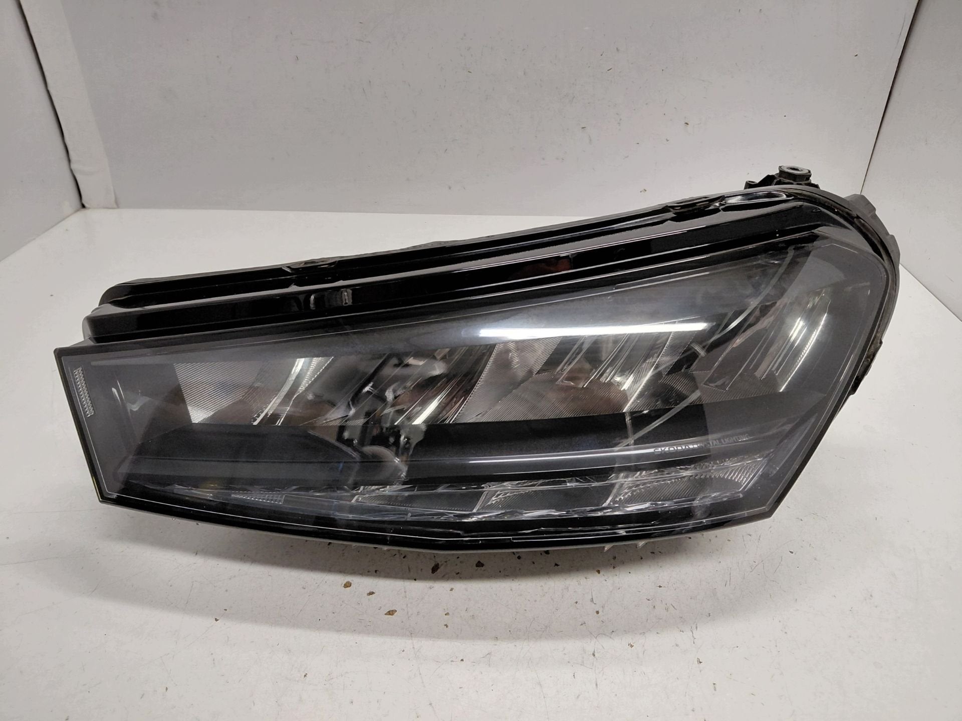 Phare gauche Skoda Fabia IV 6VB.941.015, Infoline@skoda-auto.cz, Tr. Vaclava Klementa 869
293 01  Mlada Boleslav, CZ, Utilisé