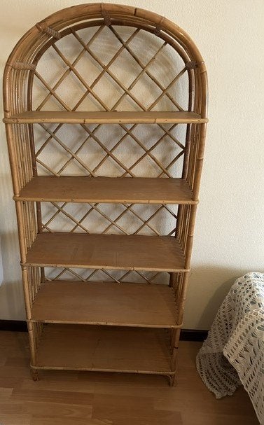 vintage rotan boogkast rieten stellingkast afhalen in Halle, Huis en Inrichting, Ophalen, Zo goed als nieuw