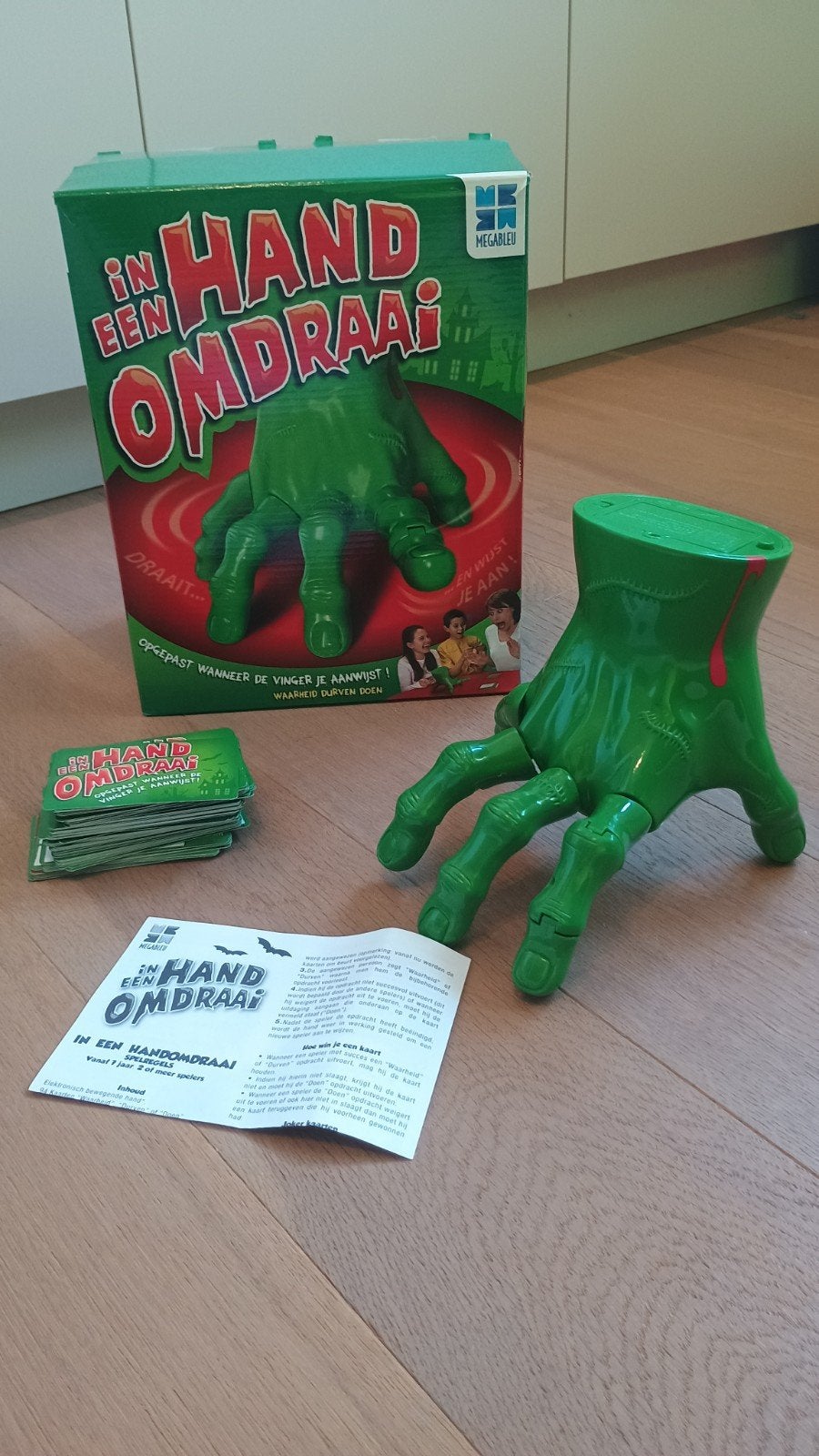 in een hand omdraai spel van Megableu, Ophalen