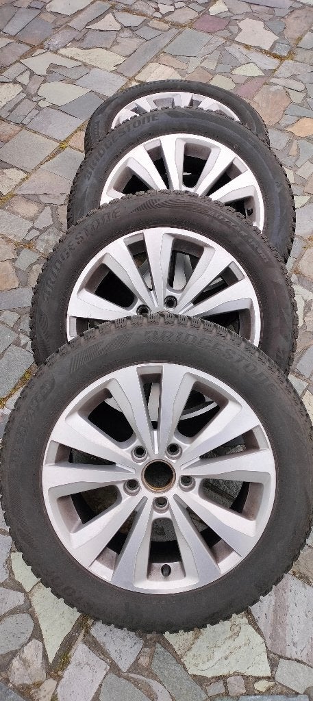 Volkswagen Golf VII, originele Toronto velgen, Pneus hiver, 16 pouces, 205 mm, Enlèvement