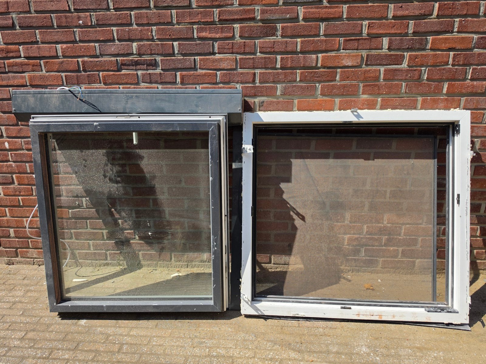 Aluminium raam met elektrisch rolluik en vliegenraam, Gebruikt, Raamkozijn, Aluminium, Inclusief glas