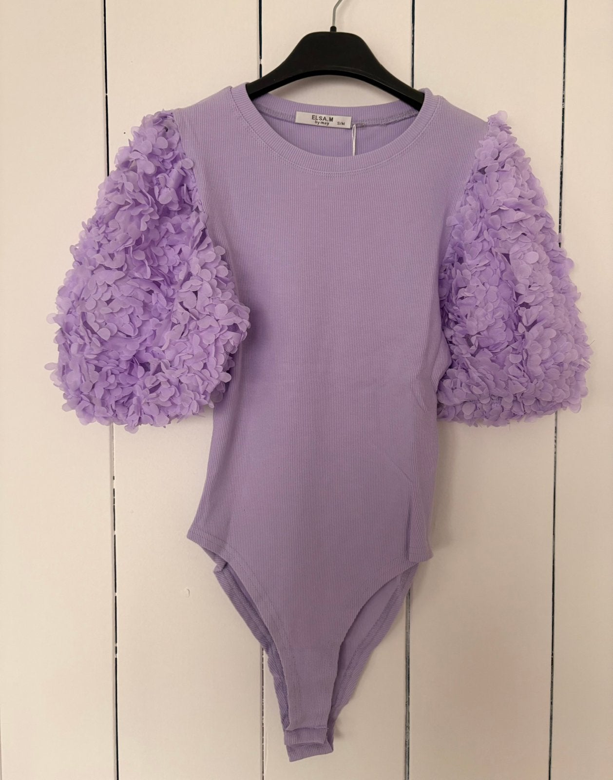 Magnifique body  lila neuf taille SM, Kleding | Dames, Topjes, Paars, Nieuw, Ophalen of Verzenden, Korte mouw