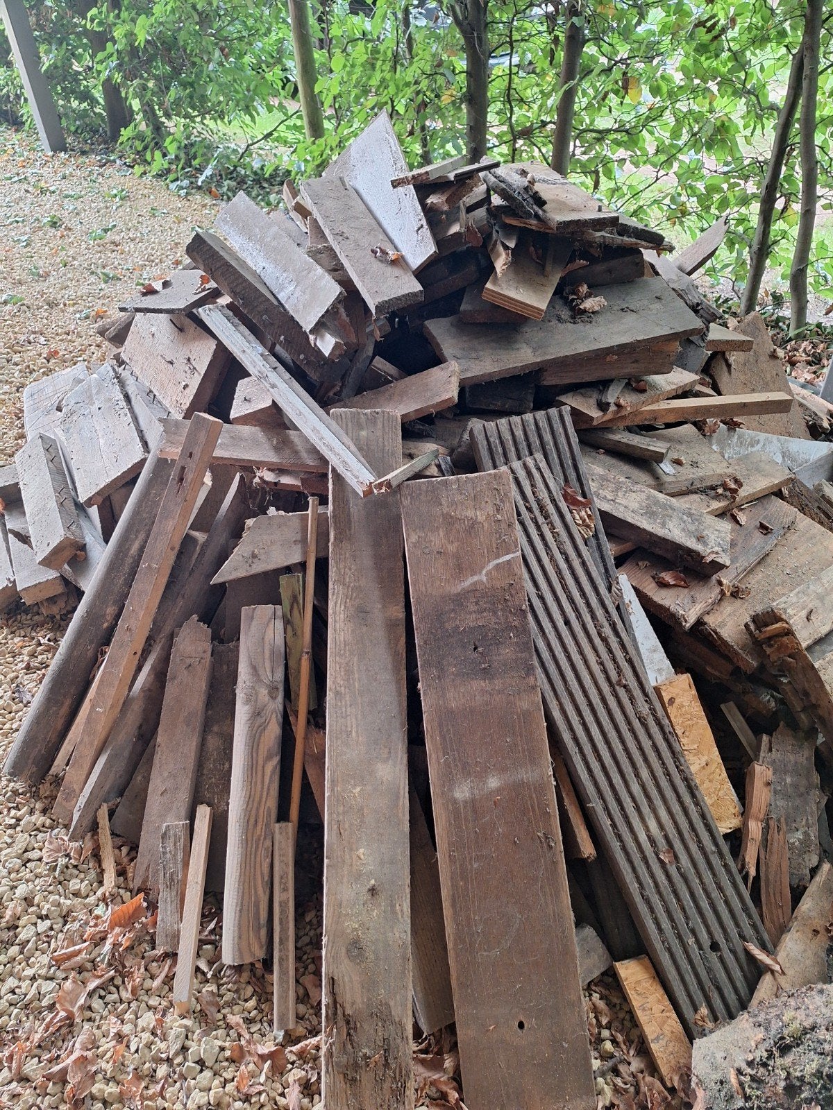 1 kuub pallet en resthout gratis op te halen, Ophalen