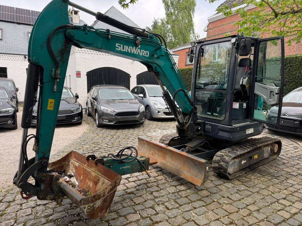 Sunward SWE35UF 3.5t - 2023 - 1200u - INCL BREEKHAMER, Articles professionnels, Machines & Construction | Grues & Excavatrices