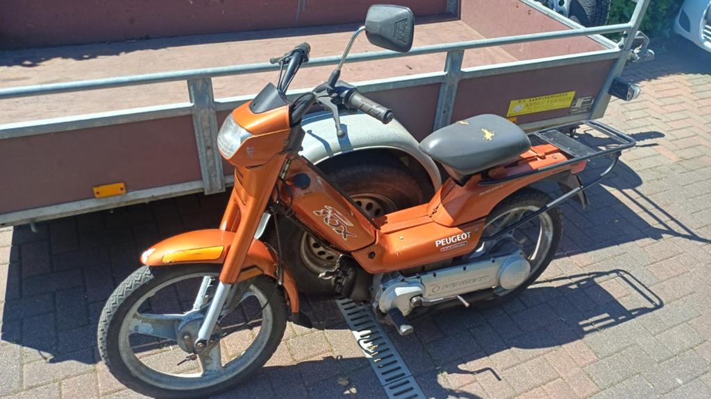 Te koop peugeot fox klasse b loopt  met nl geel kenteken, Ophalen, Gebruikt, 49 cc, 1 versnellingen