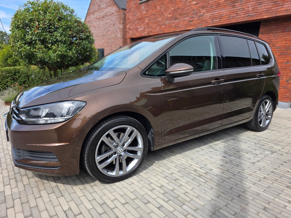 VW Touran 1.6 TDi Comfortline DSG 7p Trekhaak, Autos, Volkswagen, 8 places, Achat, Euro 6, Noir